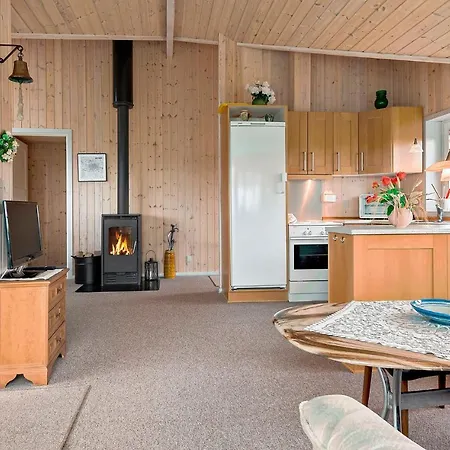 Awesome In W/ 2 Bedrooms Feriehus Sjolund